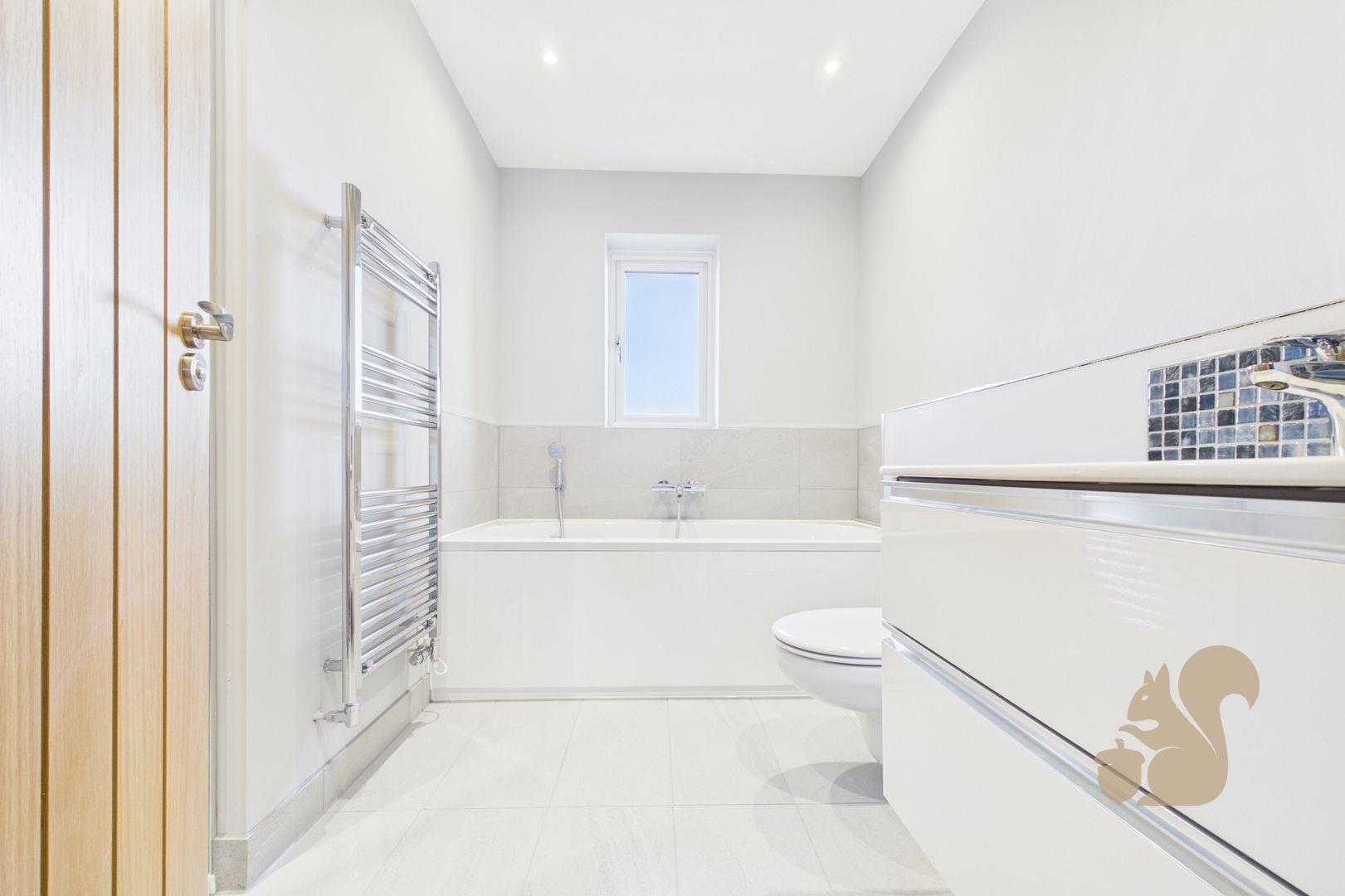 9 Field Mews - Bathroom.jpg